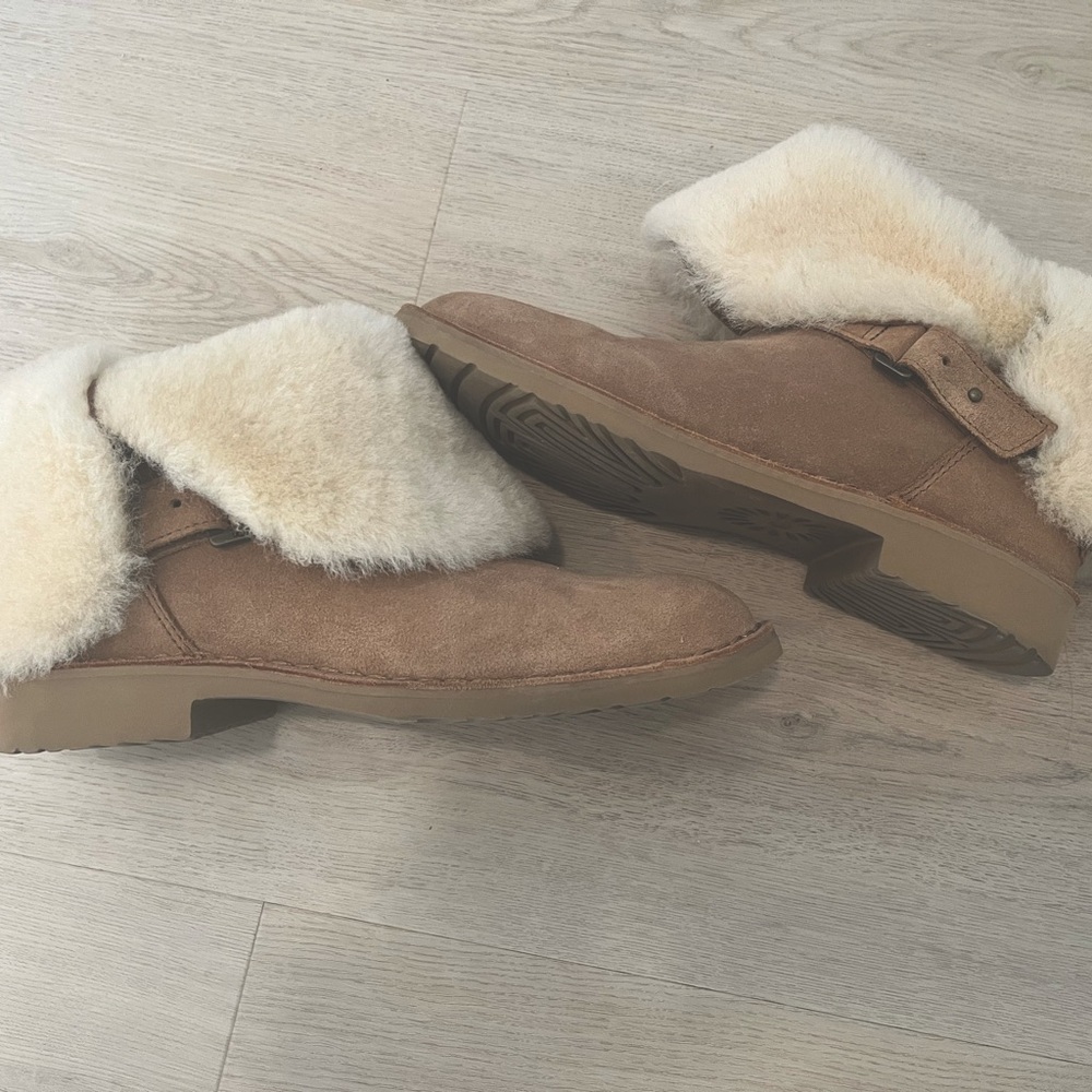 🤎UGG Tan Ankle Boots with Cream Fur🤎